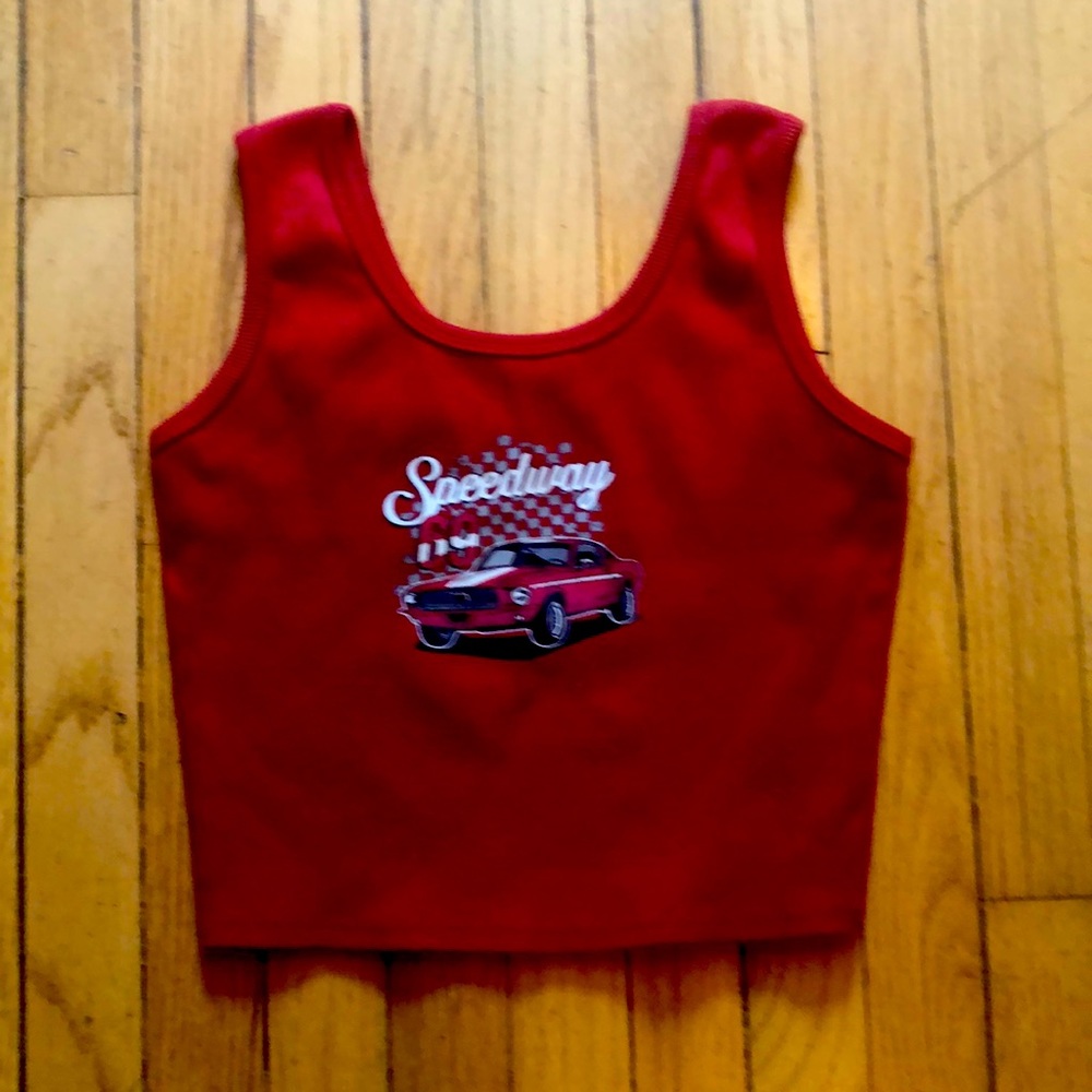 Size Large. Women crop tank